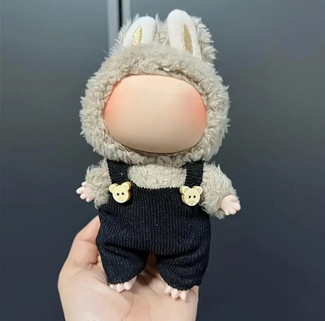 6.69-inch LABUBU doll clothes, fashionable backpack pants, and teddy bear badges for play and display, 17cm cute doll, multiple styles, hand woven doll clothing