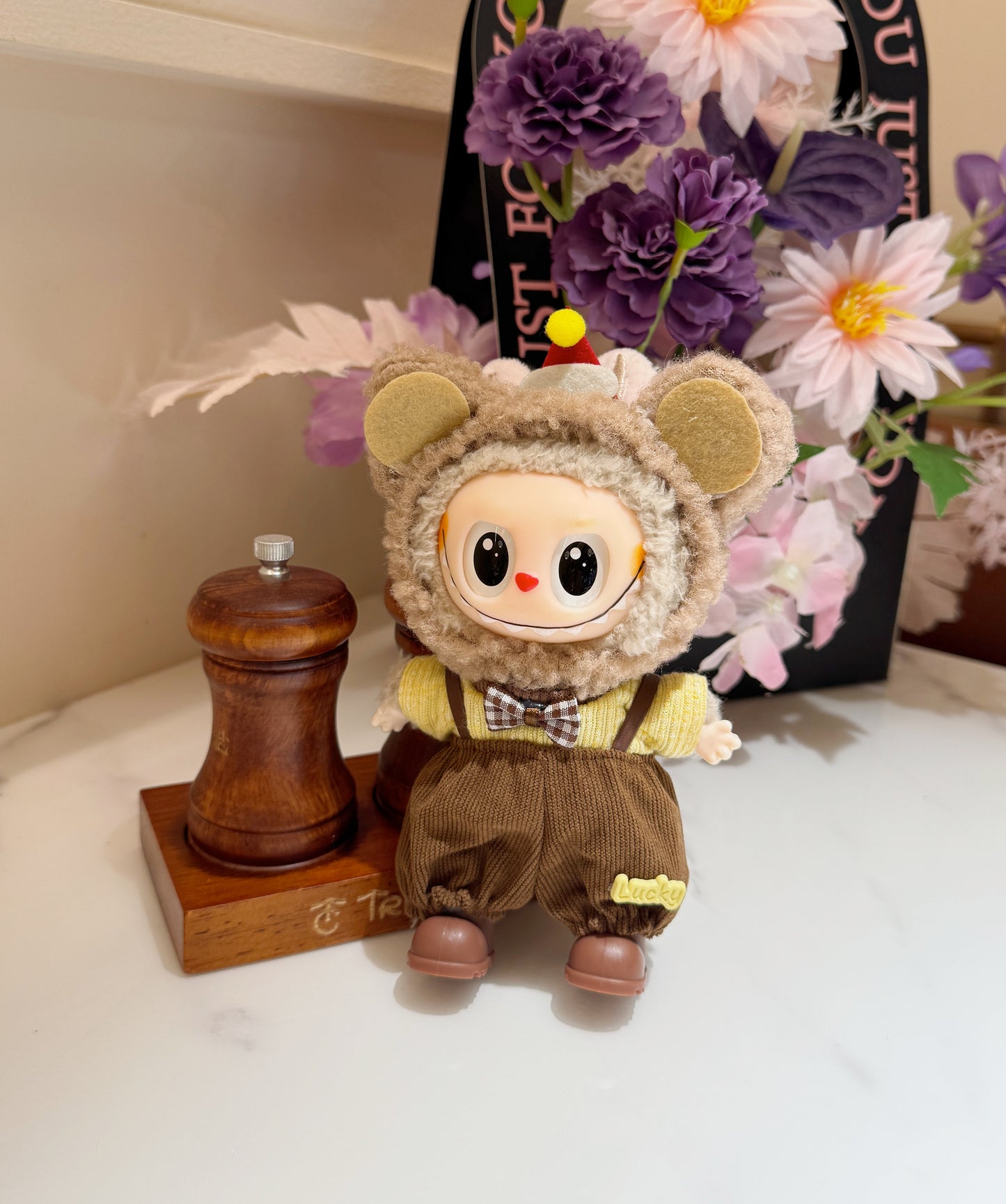 Ugly-Cute Big Ears Outfit Set for 17cm Labubu Doll Embrace the Adorably Awkward Charm!